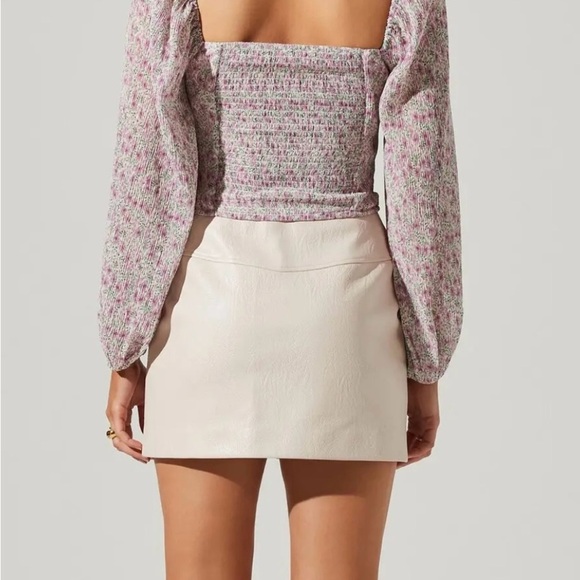 ASTR The Label • Long Sleeve Plisse Cross Bust Top Purple Ditzy • Size M • NWT - Picture 2 of 8